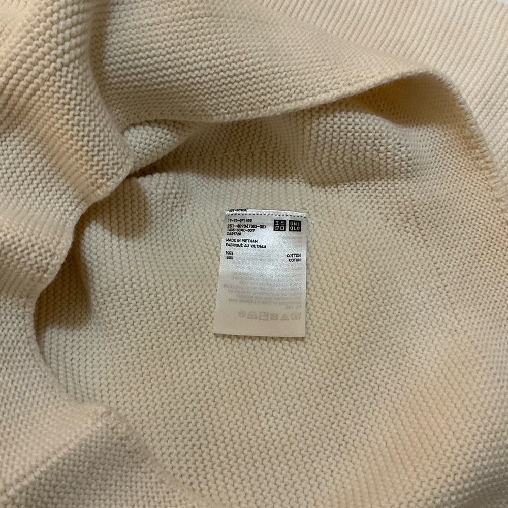 Uniqlo Women's V-Neck 3D cotton Sweater in off white, Small - Picture 5 of 5